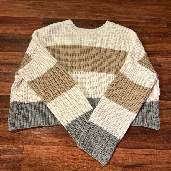 Moon & Madison cropped sweater - Picture 3 of 4